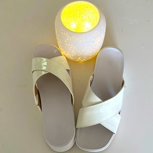 UGG Zane leather platform slide size 8.5